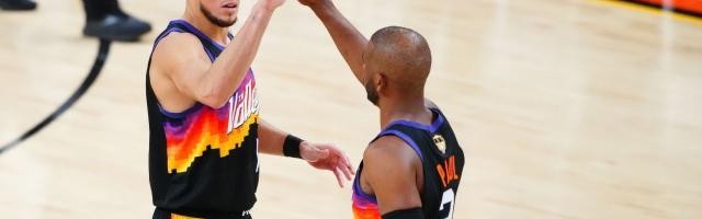 九游游戏中心-布克为太阳奠定开局基调 得分手也能化身防守大闸