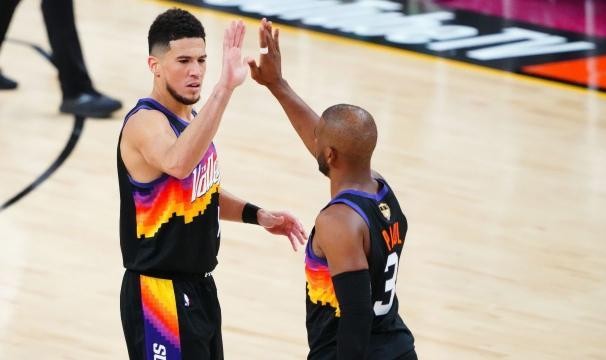 九游游戏中心-布克为太阳奠定开局基调 得分手也能化身防守大闸